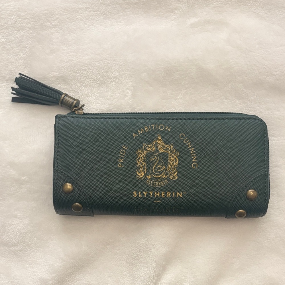 Green Tassel Zip Wallet